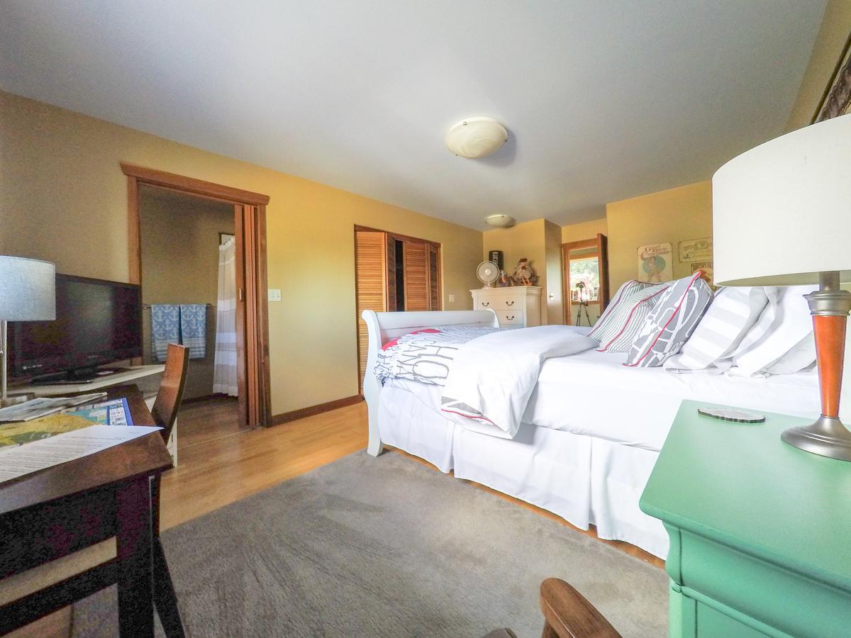 Money Pennies Bed And Breakfast Кембъл Ривър Екстериор снимка