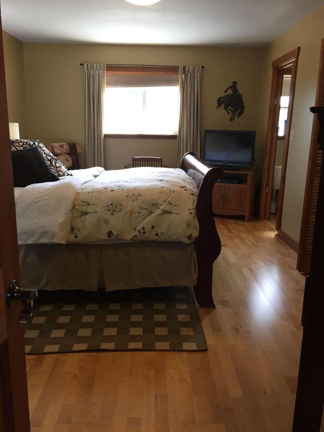 Money Pennies Bed And Breakfast Кембъл Ривър Екстериор снимка